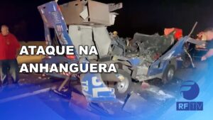 Assaltantes explodem carro forte na Rodovia Anhanguera